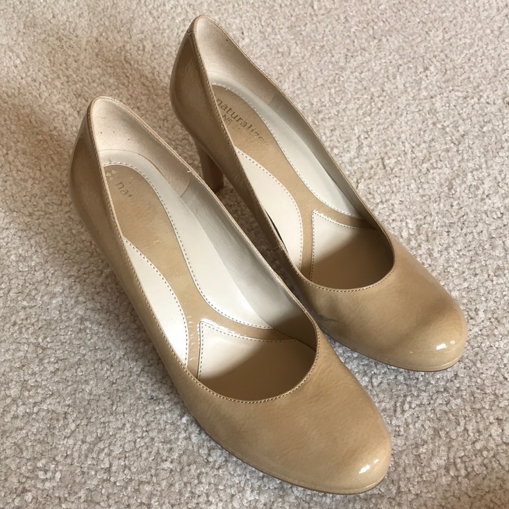 Naturalizer Tan/Beige Pumps